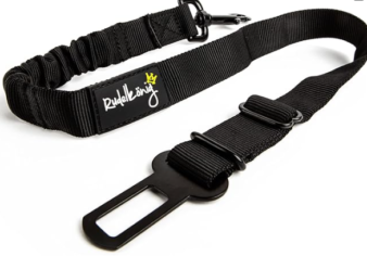 Une ceinture pour chien pour la voiture